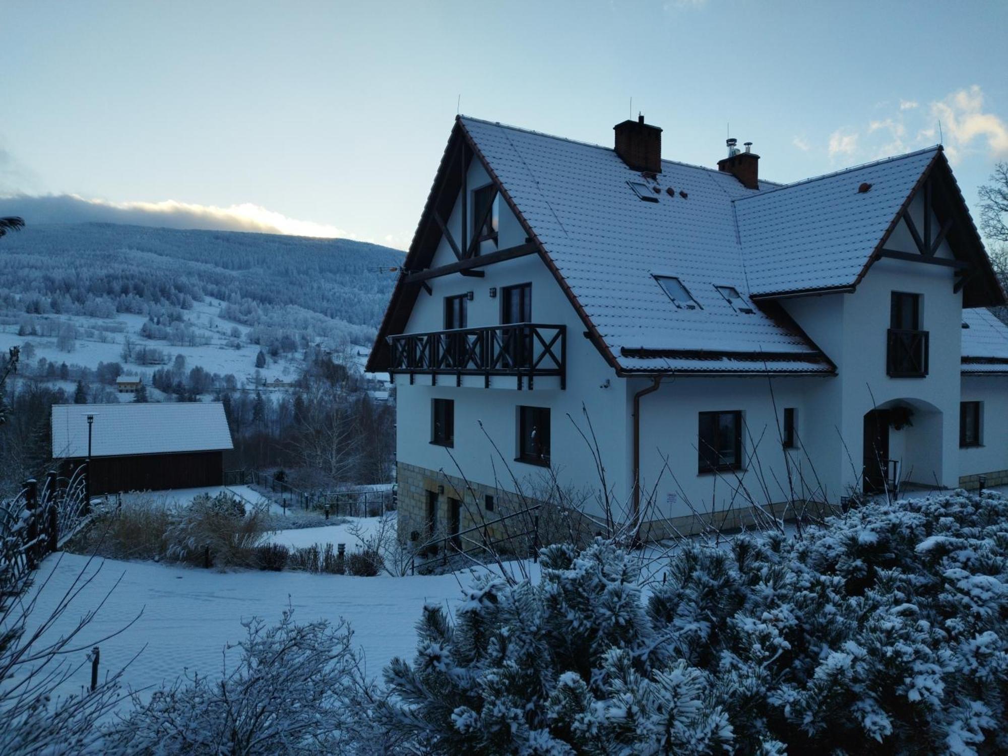 Apartamety I Pokoje Goscinne Na Jaskolczej Сверадув-Здруй Экстерьер фото