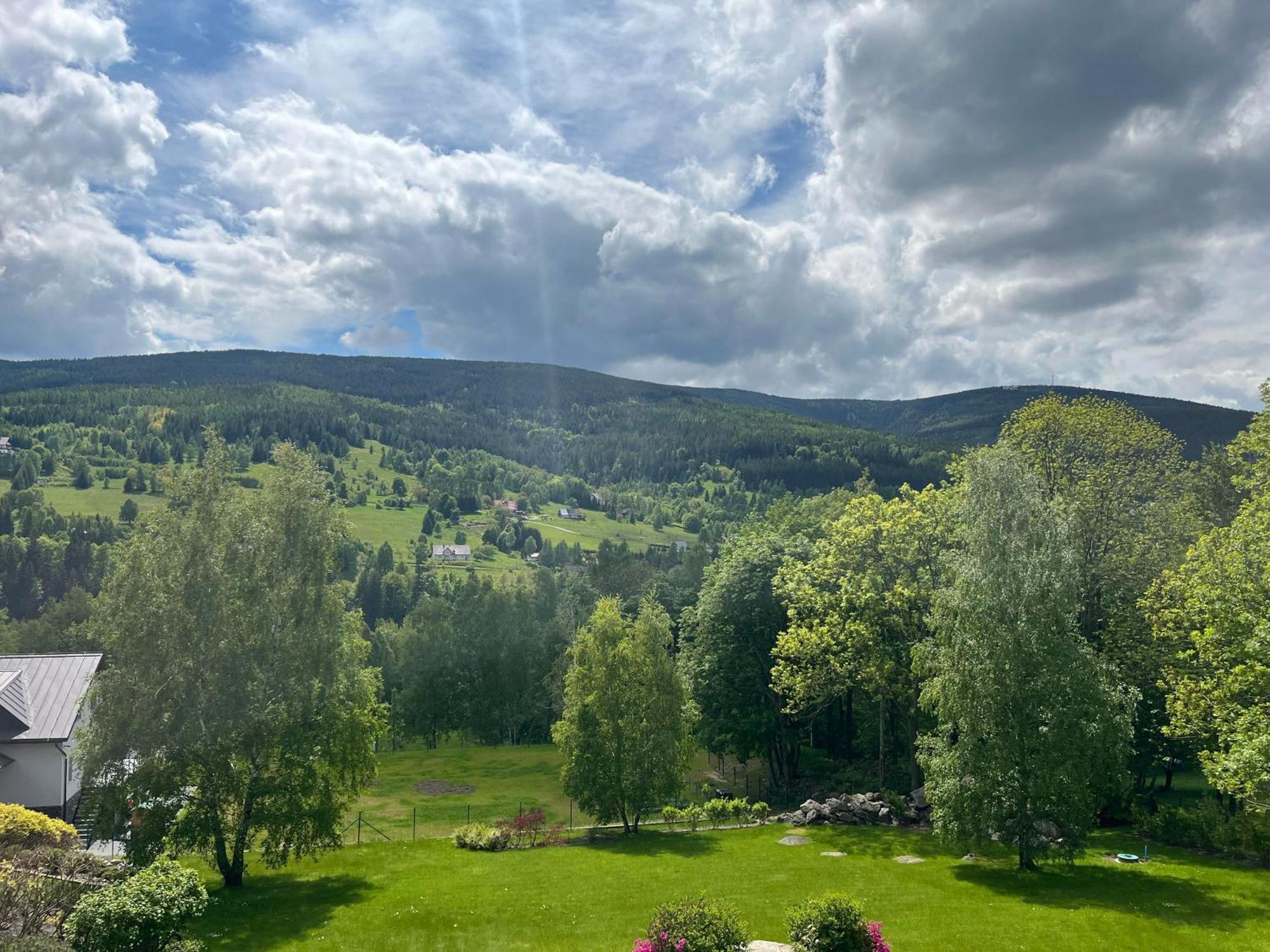 Apartamety I Pokoje Goscinne Na Jaskolczej Сверадув-Здруй Экстерьер фото